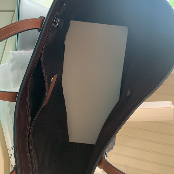 Coach shoulder tote bag 16-18” W. 10” Tall. 6” deep. Shoulder strap 31” - Picture 6 of 12